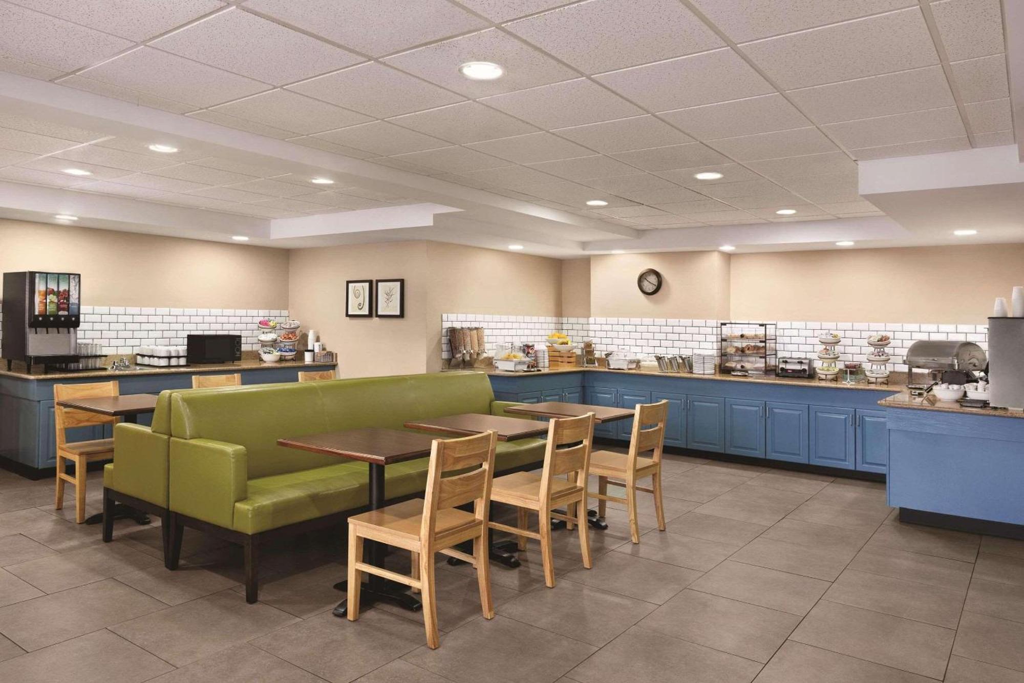 Country Inn & Suites By Radisson, Wytheville, Va Bagian luar foto