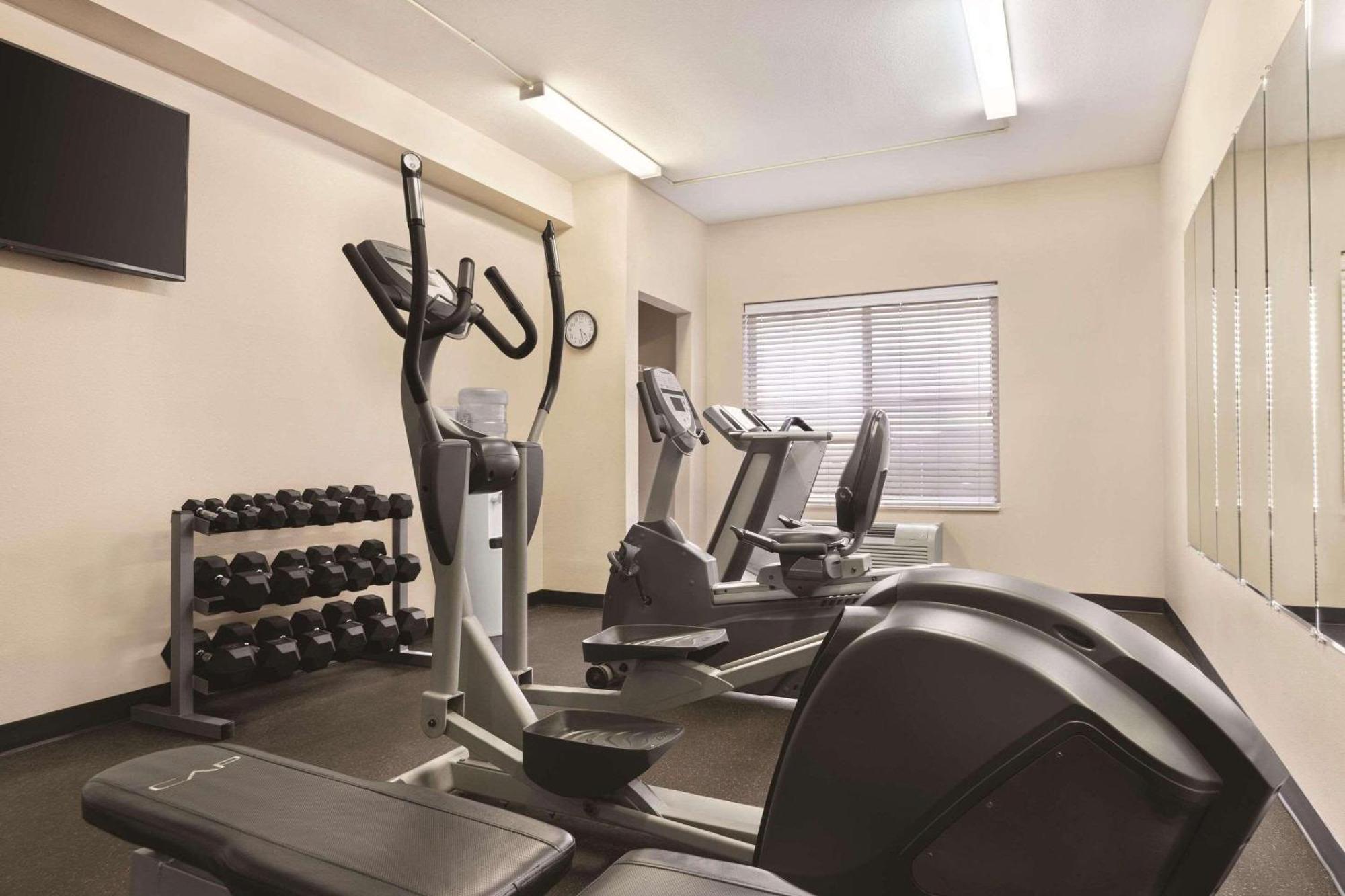 Country Inn & Suites By Radisson, Wytheville, Va Bagian luar foto