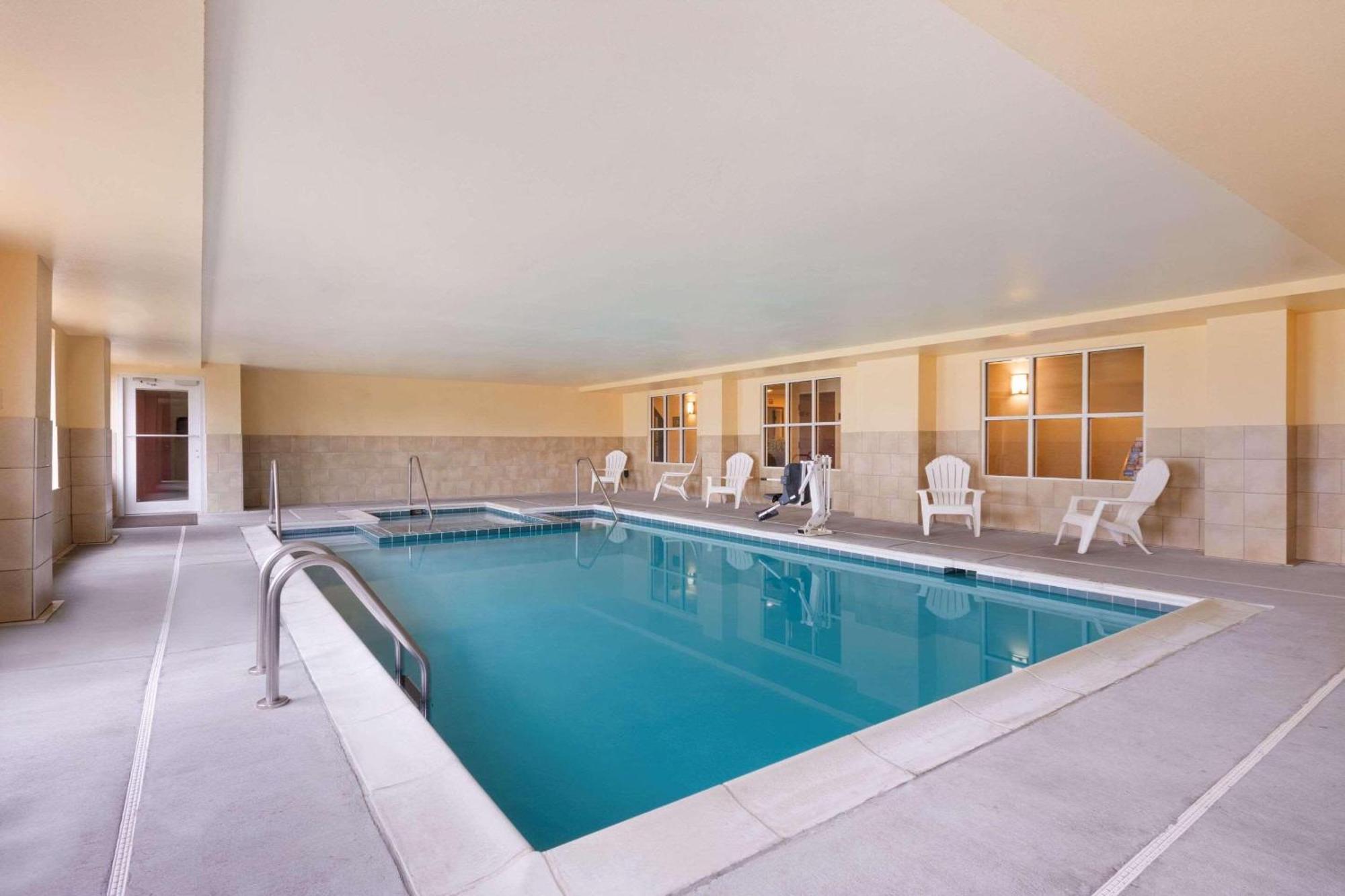 Country Inn & Suites By Radisson, Wytheville, Va Bagian luar foto