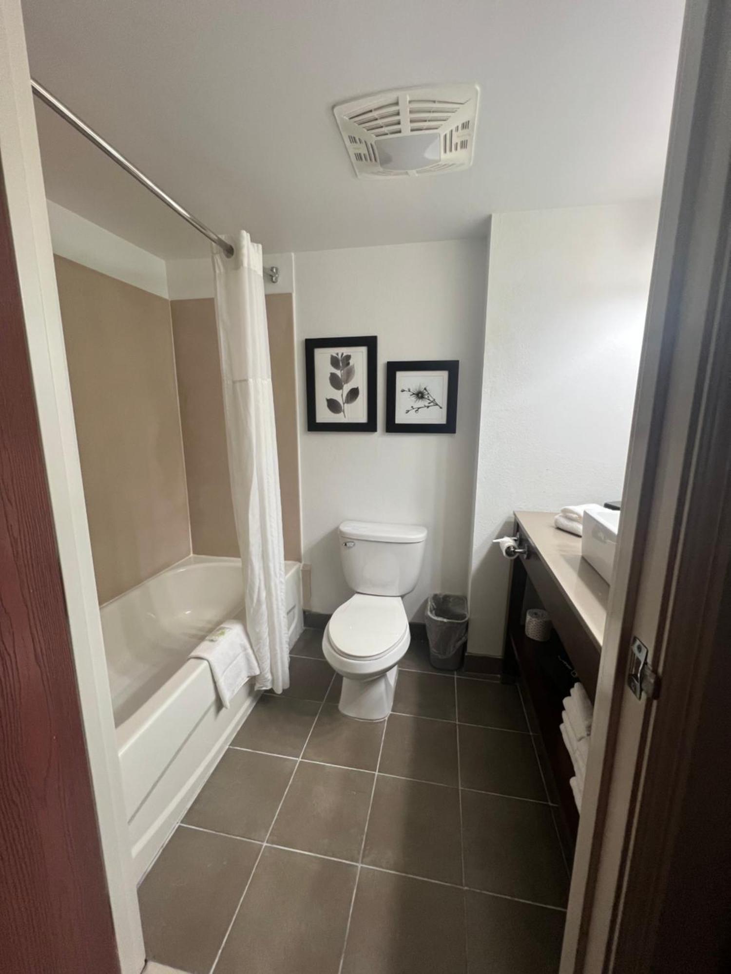Country Inn & Suites By Radisson, Wytheville, Va Bagian luar foto